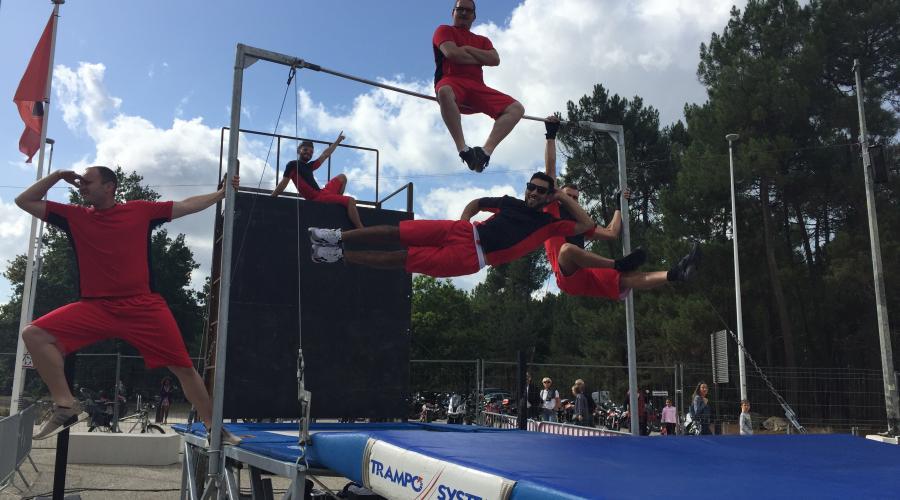 Les Jojos — Spectacle Acrobatique